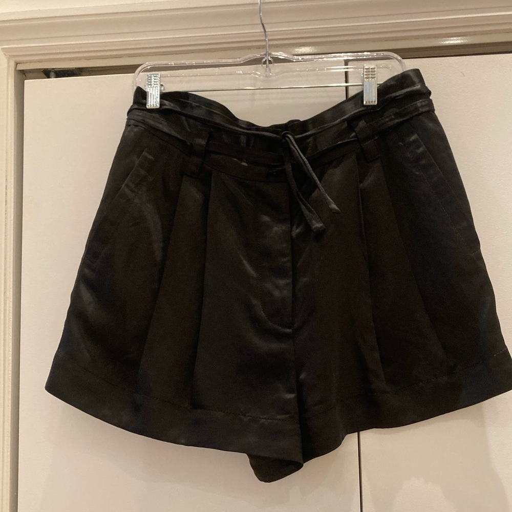NWOT—Marc Jacobs Elegant Black Women's Shorts.